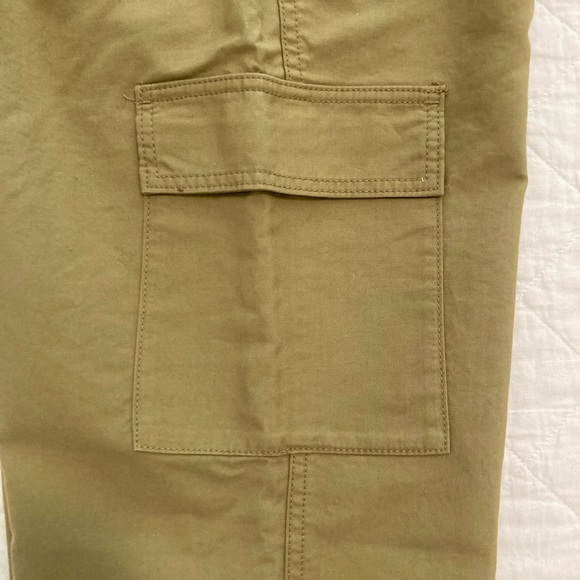 New With Tags H & M Cargo Jeans , size 4 - Picture 3 of 7